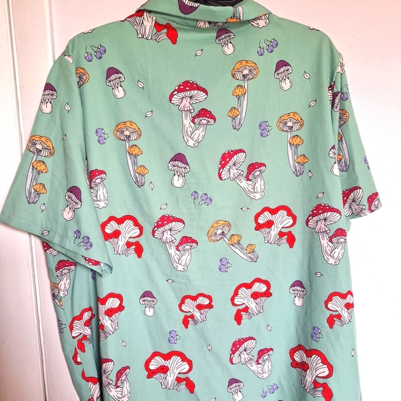 ROMWE 2XL MUSHROOM PRINT 🍄 MINT GREEN BUTTON DOWN SHIRT - Picture 9 of 9
